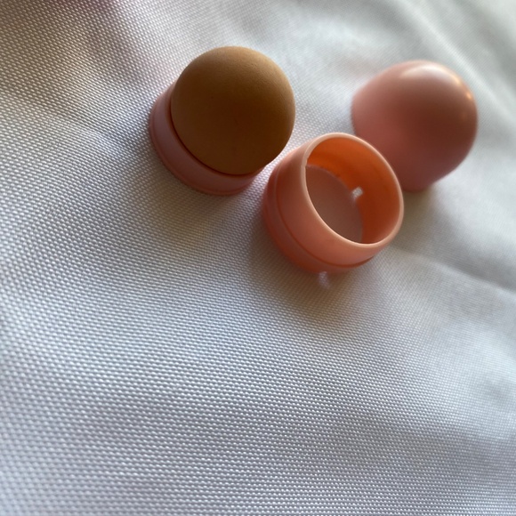 Face Oil Absorbing Roller Pink Volcanic Stone Two Sides - Picture 3 of 5